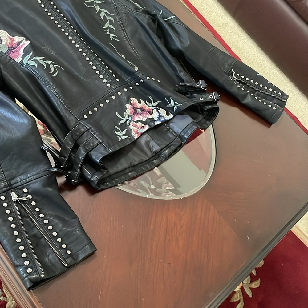 Jacket - Picture 15 of 17